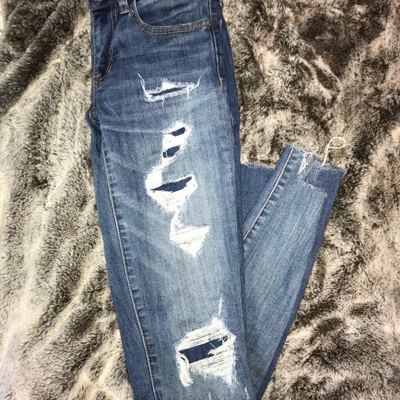 American Eagle Outfitters Denim - Ripped denim jeans!